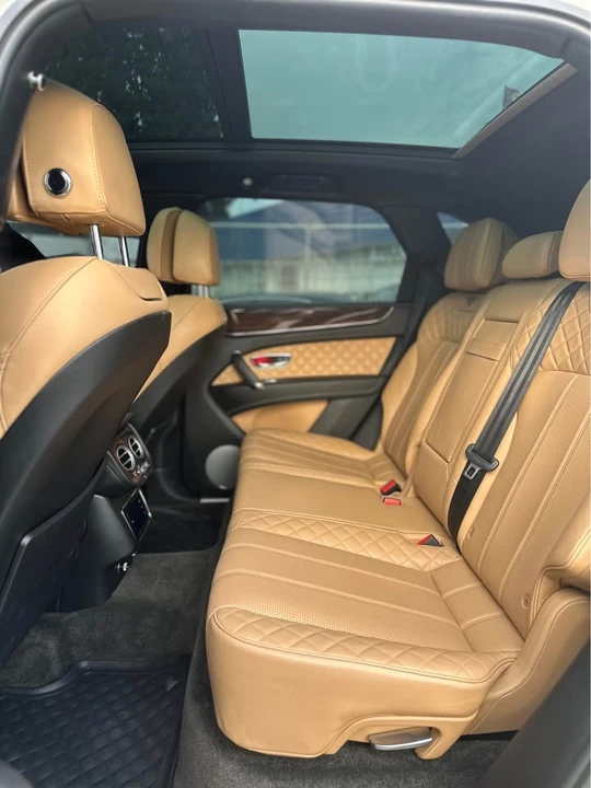 2017 Bentley Bentayga - Image 9 of 17