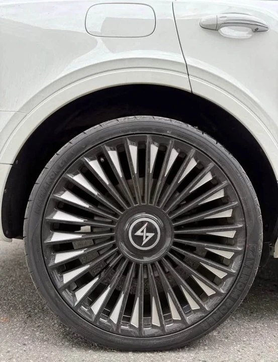 2017 Bentley Bentayga - Image 5 of 7