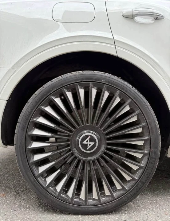 2017 Bentley Bentayga - Image 7 of 7