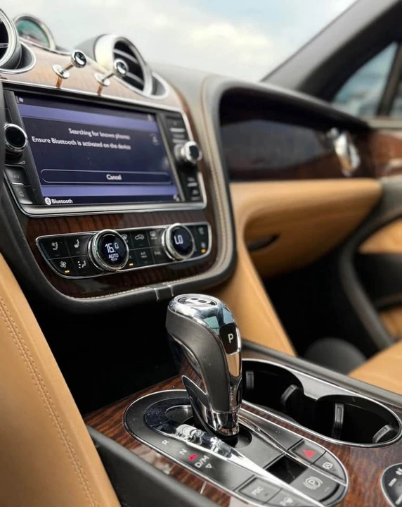 2017 Bentley Bentayga - Image 9 of 10