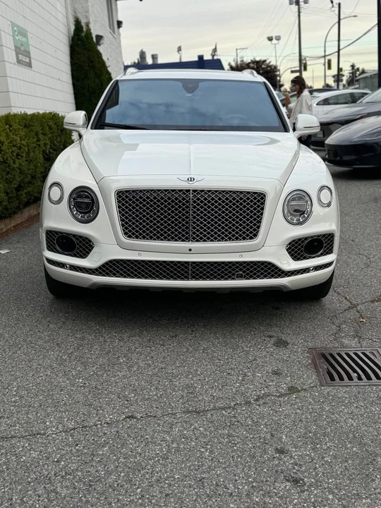 2017 Bentley Bentayga - Image 2 of 9