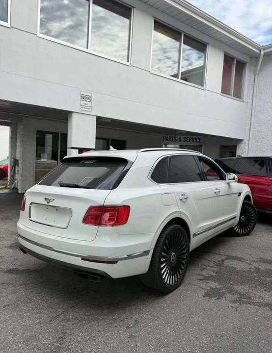 2017 Bentley Bentayga - Image 4 of 7