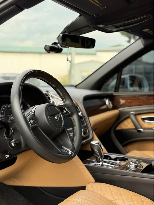 2017 Bentley Bentayga - Image 5 of 9
