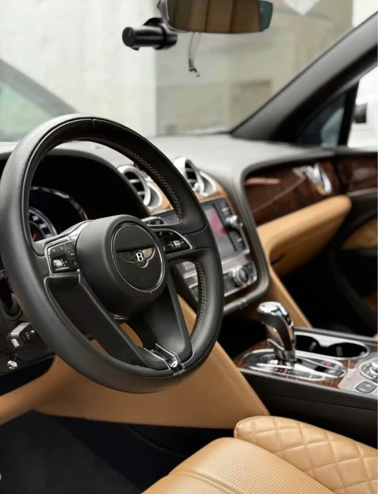 2017 Bentley Bentayga - Image 5 of 7