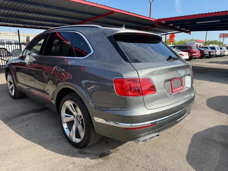 2017 Bentley Bentayga - Image 5 of 8