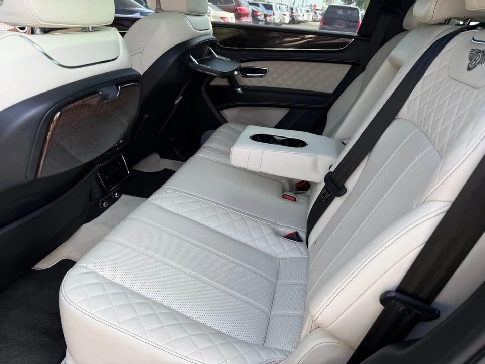2017 Bentley Bentayga - Image 7 of 8