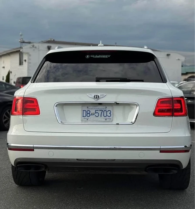 2017 Bentley Bentayga - Image 3 of 10