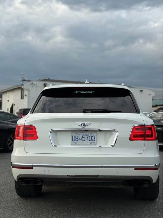 2017 Bentley Bentayga - Image 3 of 9