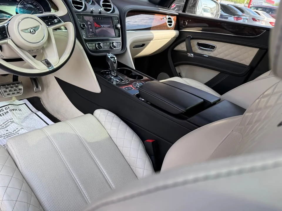 2017 Bentley Bentayga - Image 8 of 8