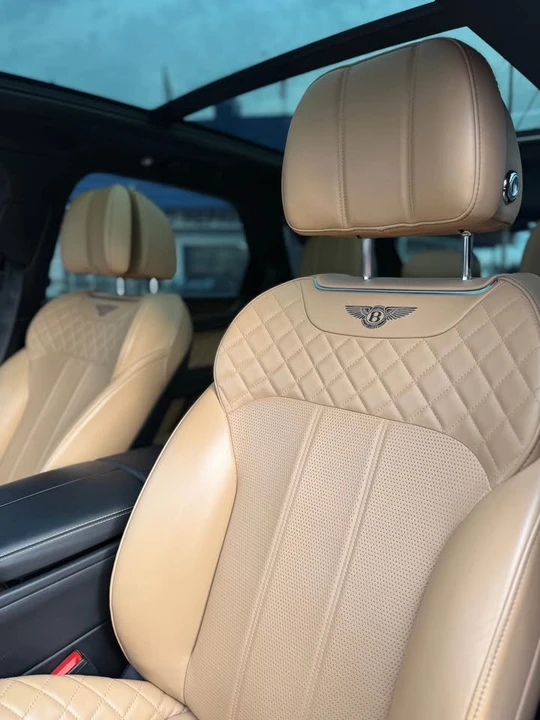 2017 Bentley Bentayga - Image 7 of 9