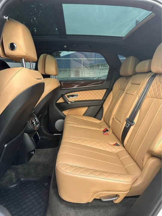 2017 Bentley Bentayga - Image 10 of 17