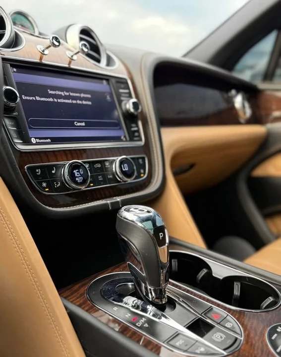 2017 Bentley Bentayga - Image 9 of 10