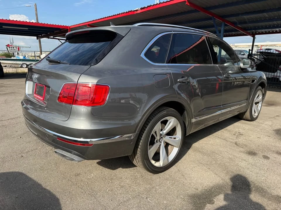 2017 Bentley Bentayga - Image 4 of 8