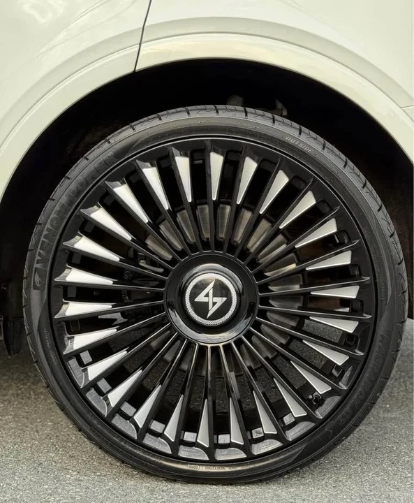 2017 Bentley Bentayga - Image 5 of 10