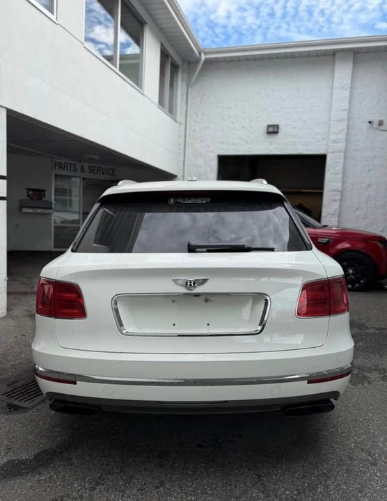 2017 Bentley Bentayga - Image 3 of 7