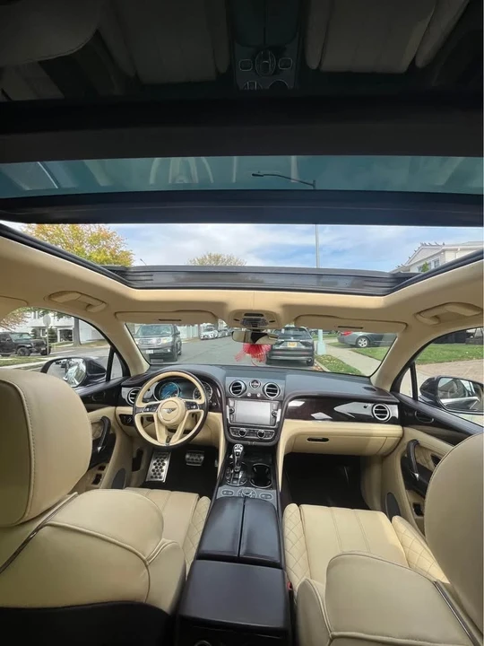 2017 Bentley Bentayga - Image 10 of 13