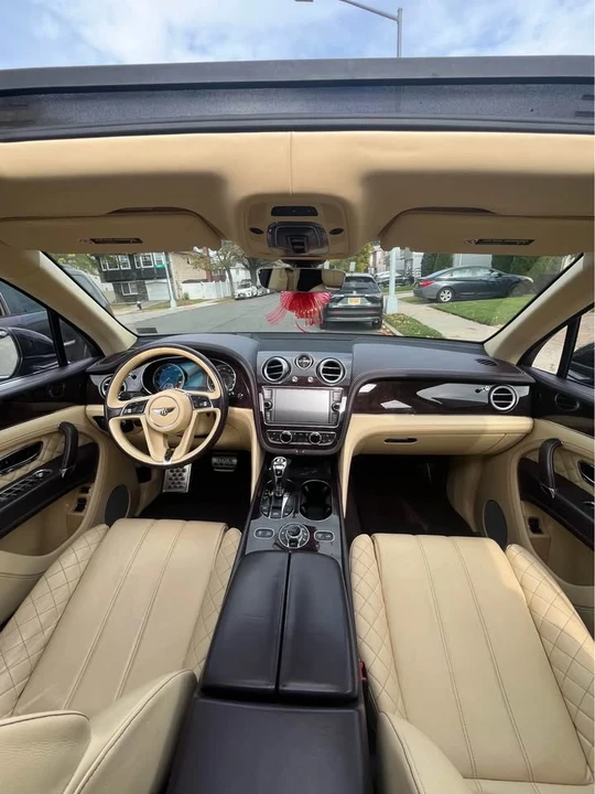2017 Bentley Bentayga - Image 11 of 13