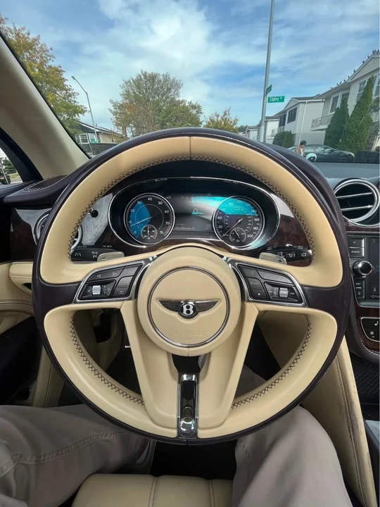 2017 Bentley Bentayga - Image 12 of 13