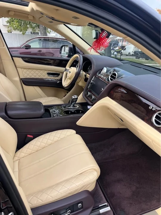 2017 Bentley Bentayga - Image 7 of 13