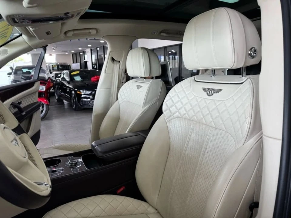 2017 Bentley Bentayga - Image 10 of 19