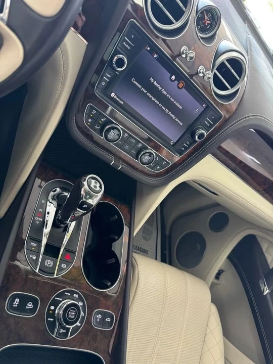 2017 Bentley Bentayga - Image 16 of 20