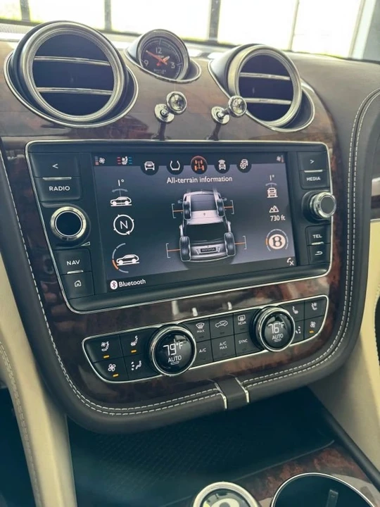 2017 Bentley Bentayga - Image 15 of 20