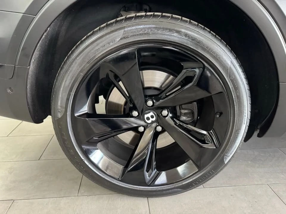 2017 Bentley Bentayga - Image 19 of 20