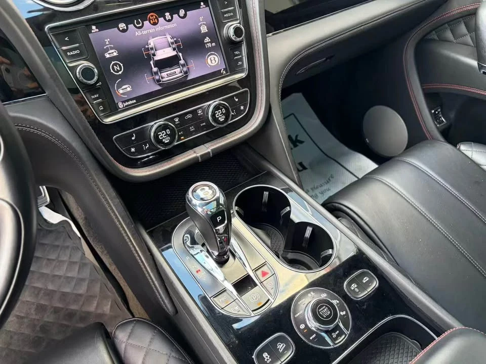 2017 Bentley Bentayga - Image 10 of 14