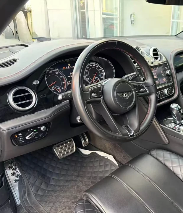 2017 Bentley Bentayga - Image 9 of 14