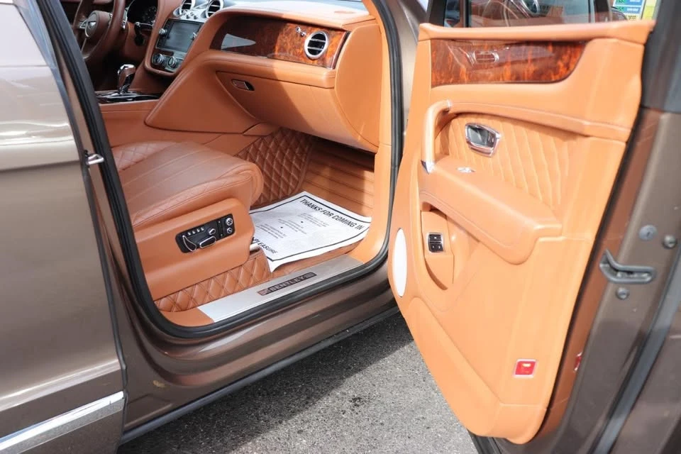 2017 Bentley Bentayga - Image 15 of 20