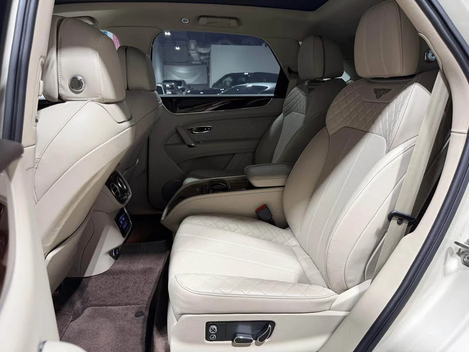 2017 Bentley Bentayga - Image 5 of 15