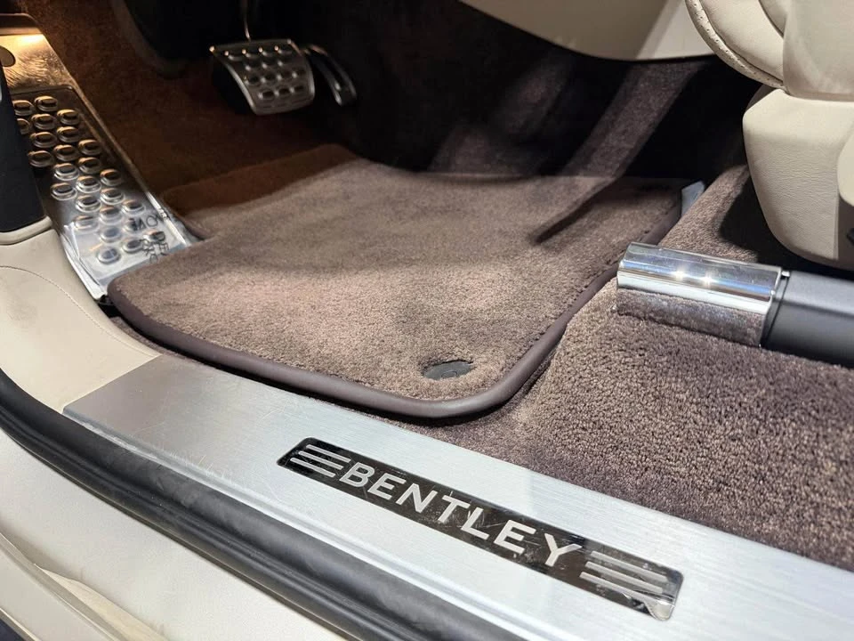 2017 Bentley Bentayga - Image 7 of 15