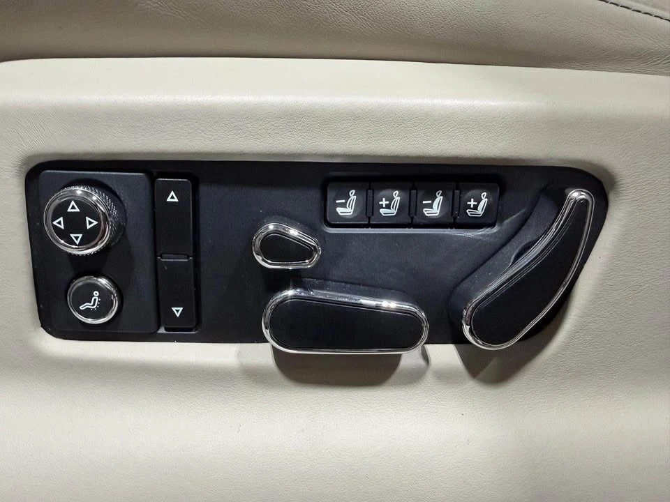 2017 Bentley Bentayga - Image 8 of 15