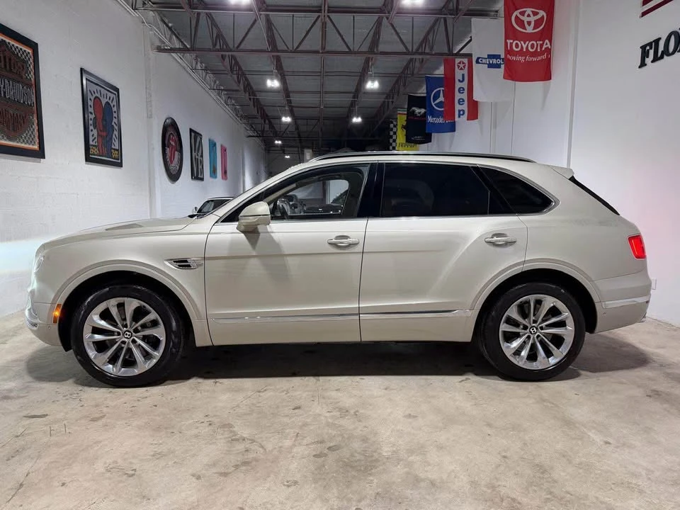 2017 Bentley Bentayga - Image 3 of 15