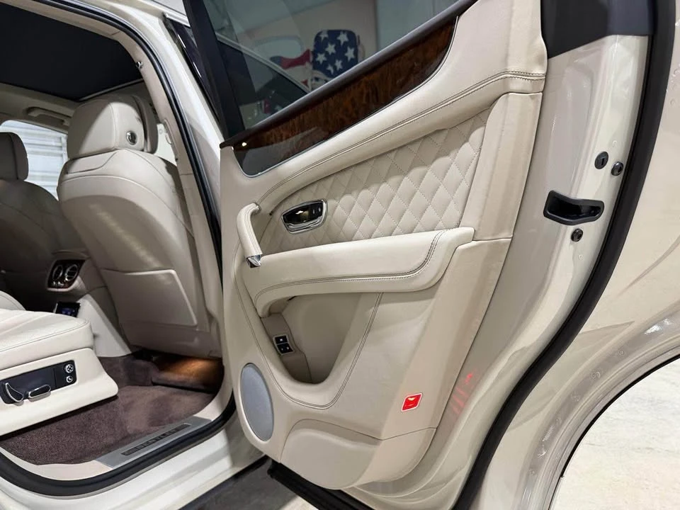 2017 Bentley Bentayga - Image 10 of 15