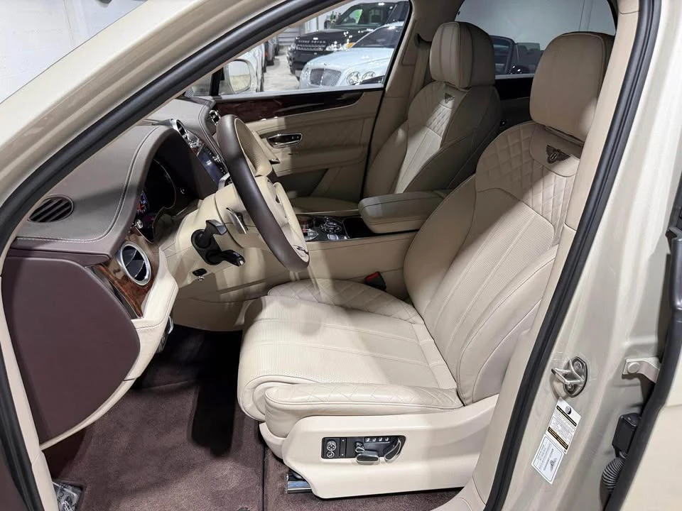 2017 Bentley Bentayga - Image 4 of 15
