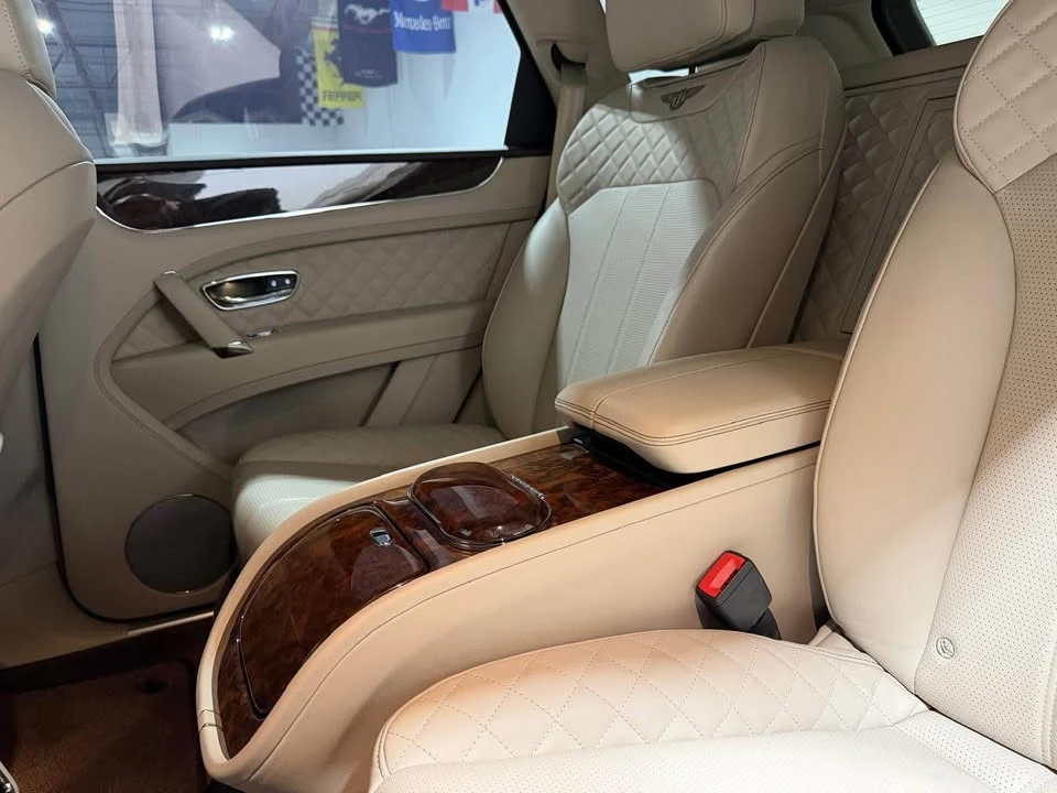 2017 Bentley Bentayga - Image 6 of 15
