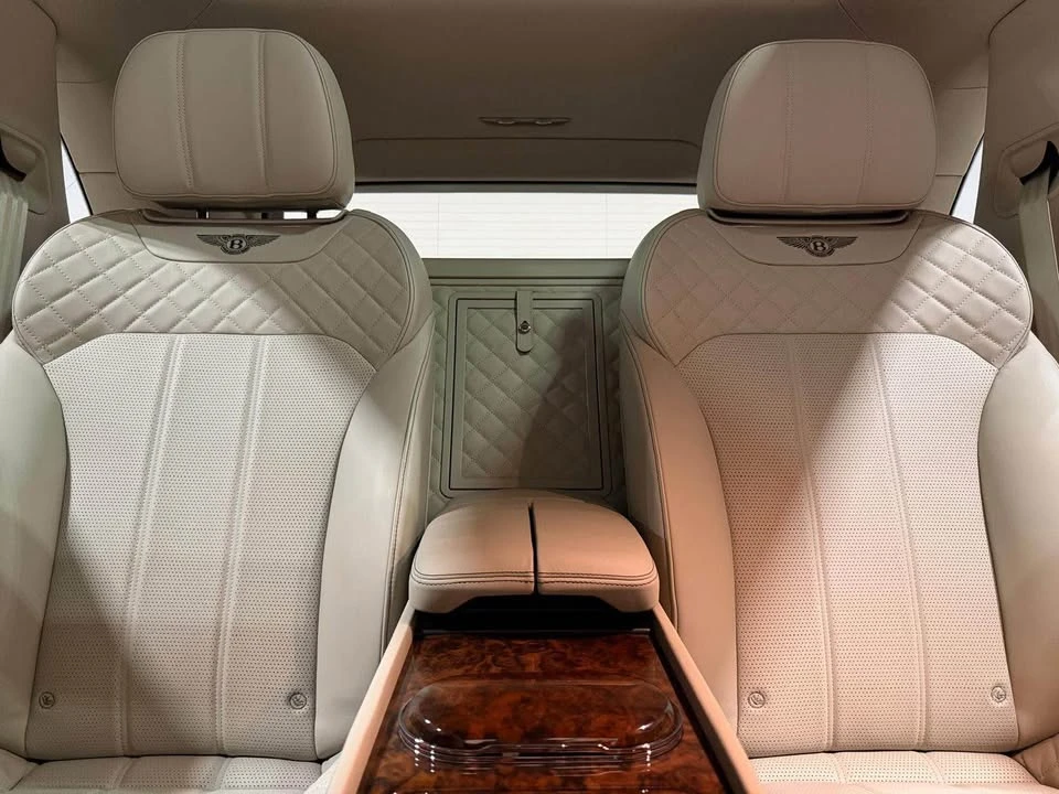2017 Bentley Bentayga - Image 13 of 15