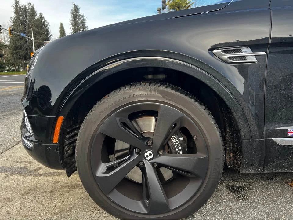 2017 Bentley Bentayga - Image 17 of 19