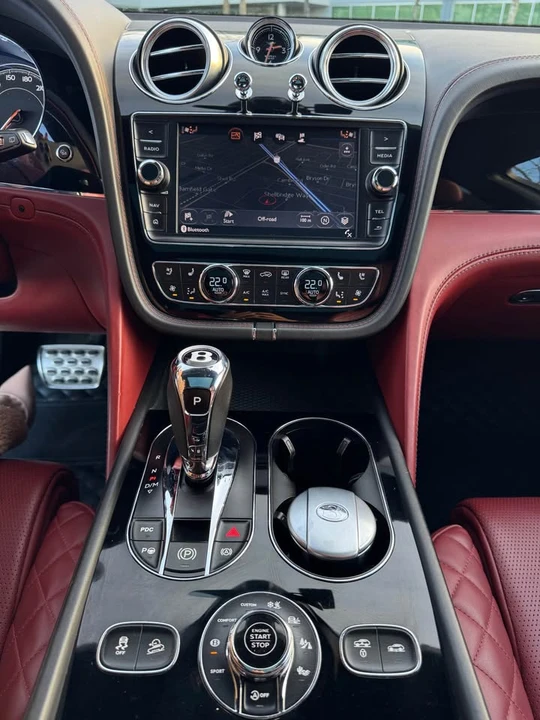 2017 Bentley Bentayga - Image 17 of 20
