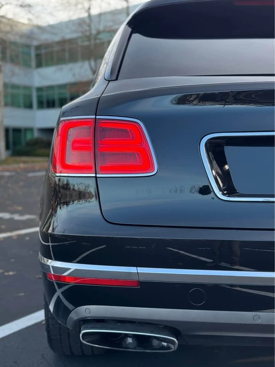 2017 Bentley Bentayga - Image 7 of 20