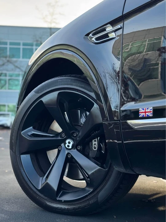 2017 Bentley Bentayga - Image 8 of 20