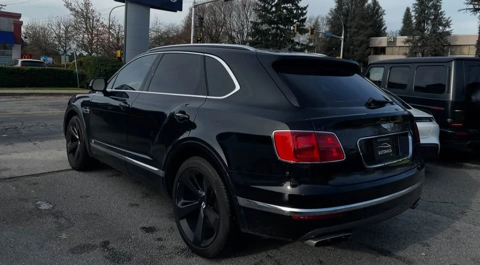 2017 Bentley Bentayga - Image 7 of 19
