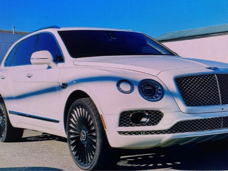 2017 Bentley Bentayga - Image 4 of 17