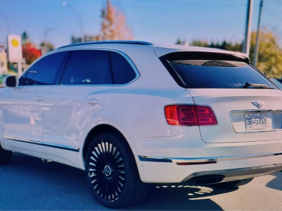 2017 Bentley Bentayga - Image 6 of 17