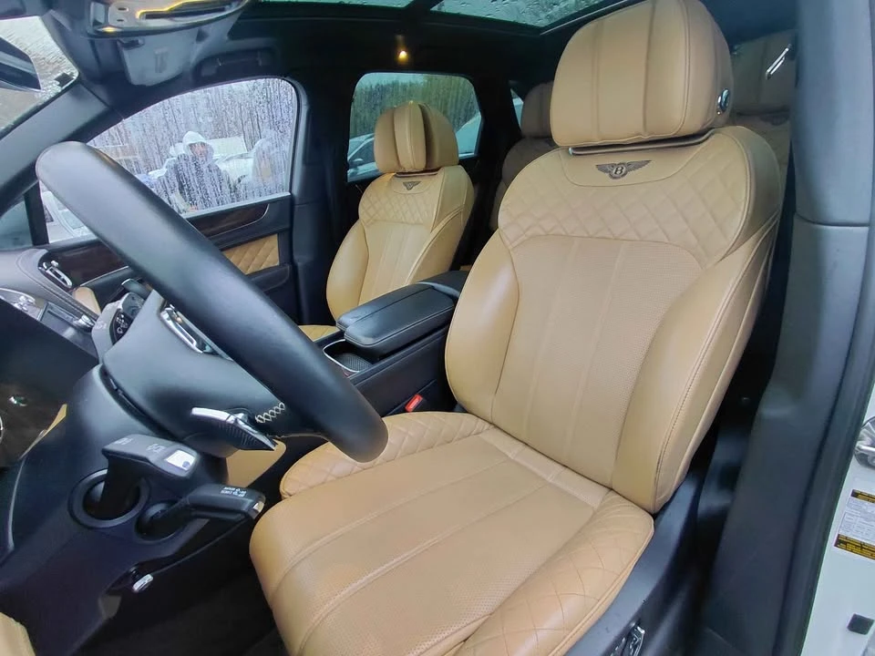 2017 Bentley Bentayga - Image 6 of 8