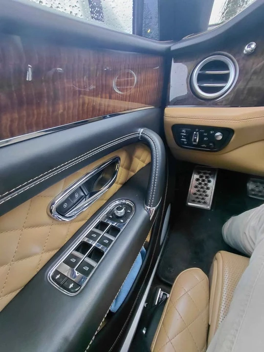2017 Bentley Bentayga - Image 4 of 8