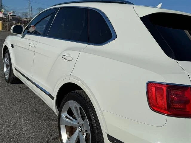 2017 Bentley Bentayga - Image 18 of 20