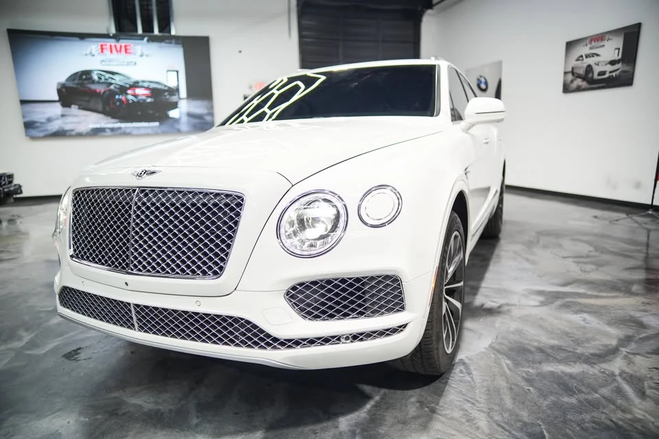 2017 Bentley Bentayga - Image 11 of 16