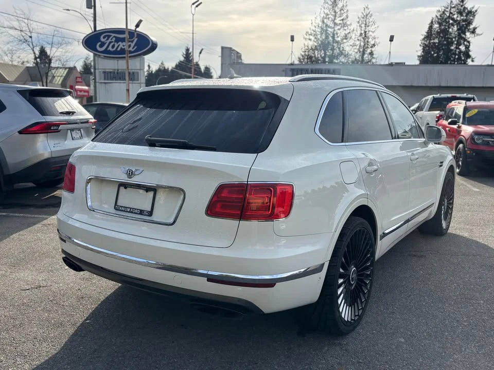 2017 Bentley Bentayga - Image 10 of 11